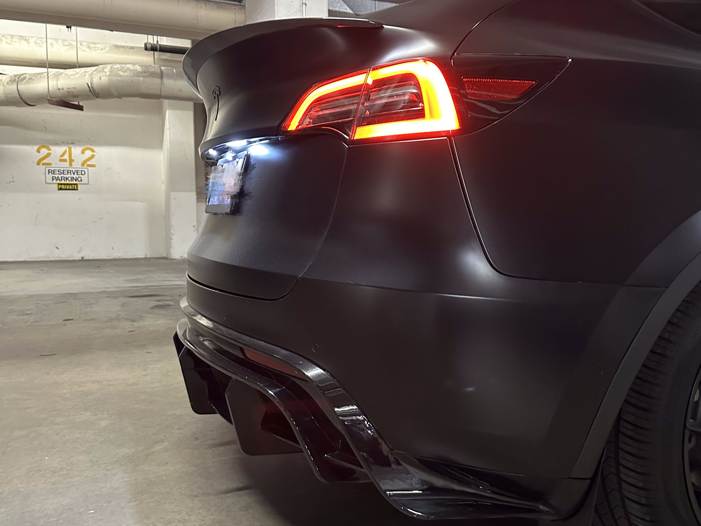 Model Y: Sports Rear Bumper Diffuser