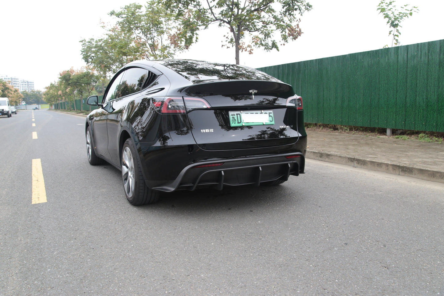 Model Y: Sports Rear Bumper Diffuser