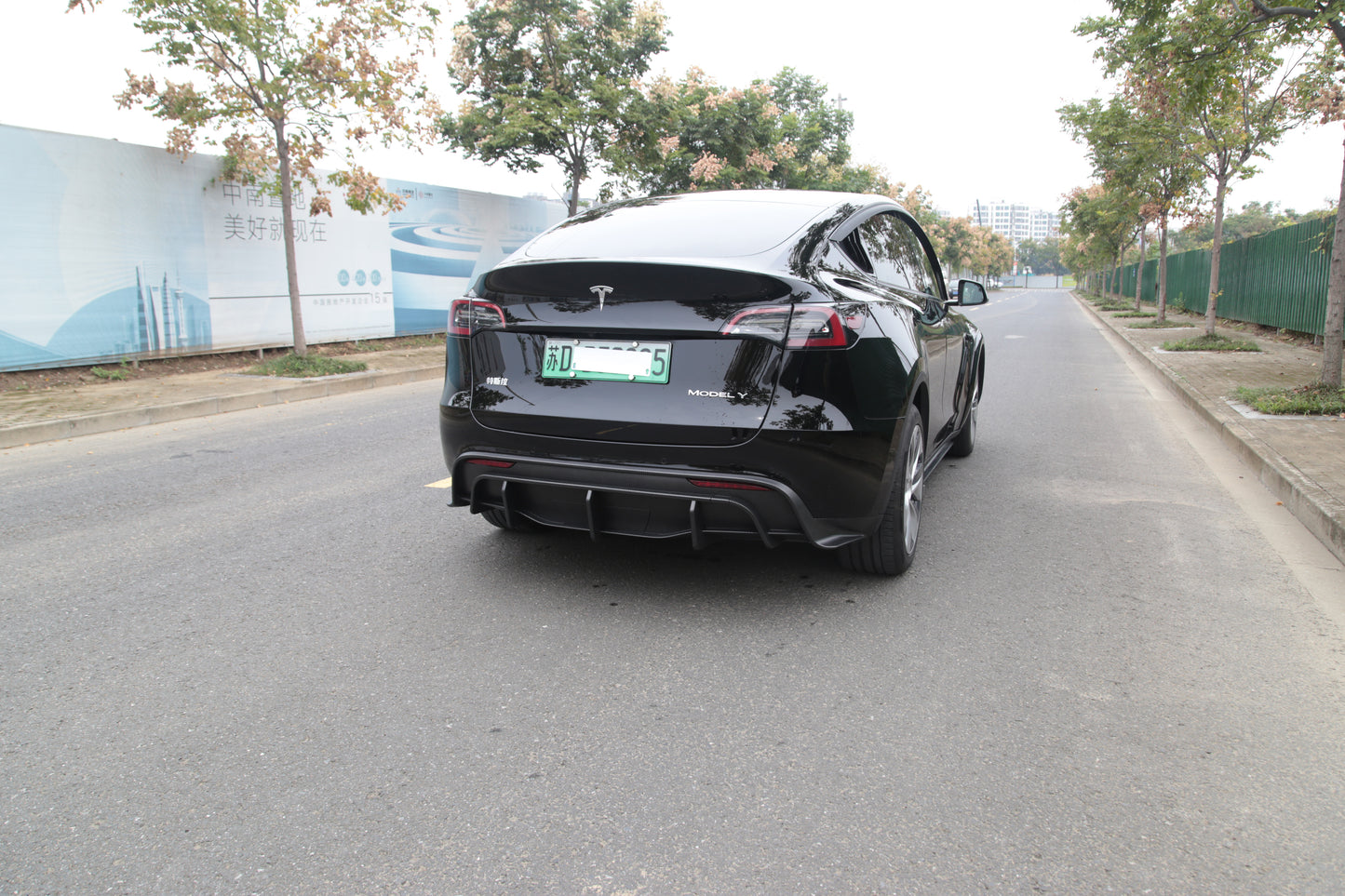 Model Y: Sports Rear Bumper Diffuser