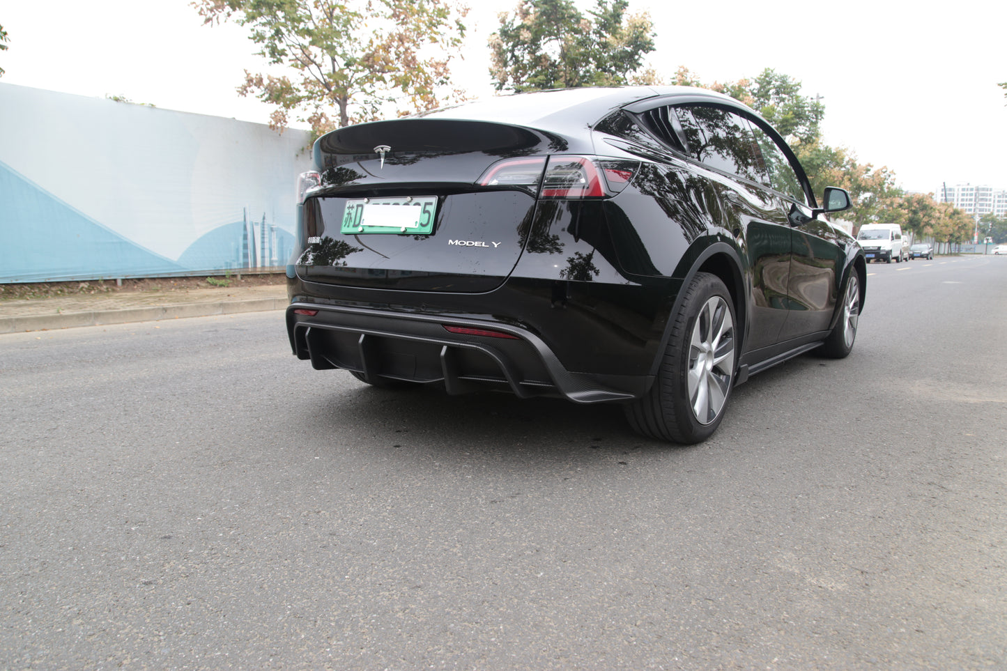 Model Y: Sports Rear Bumper Diffuser