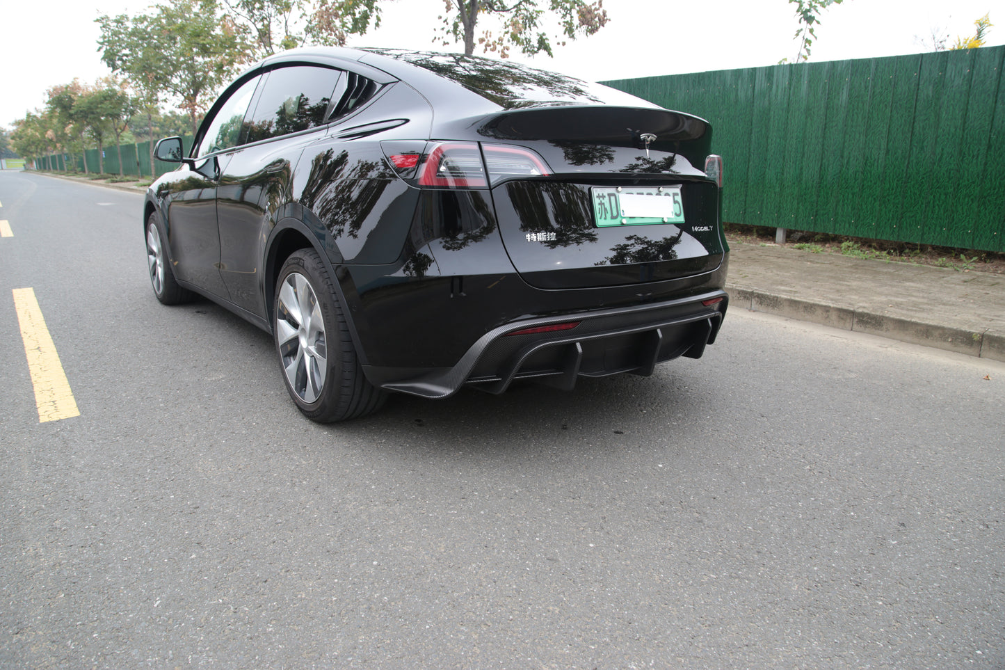 Model Y: Sports Rear Bumper Diffuser