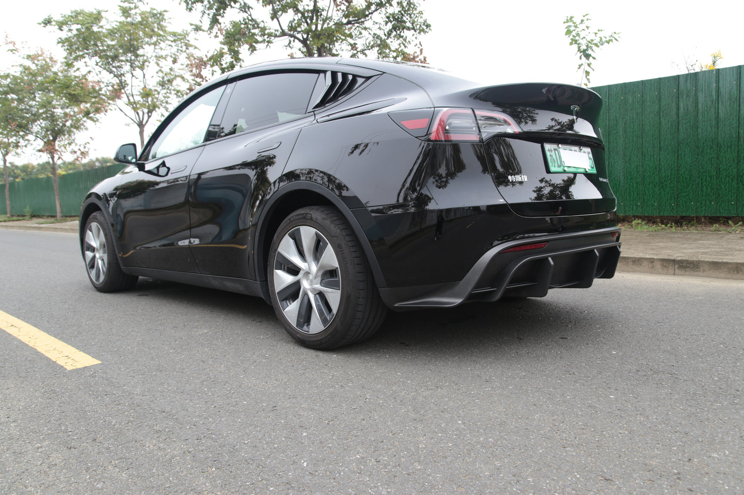 Model Y: Sports Rear Bumper Diffuser