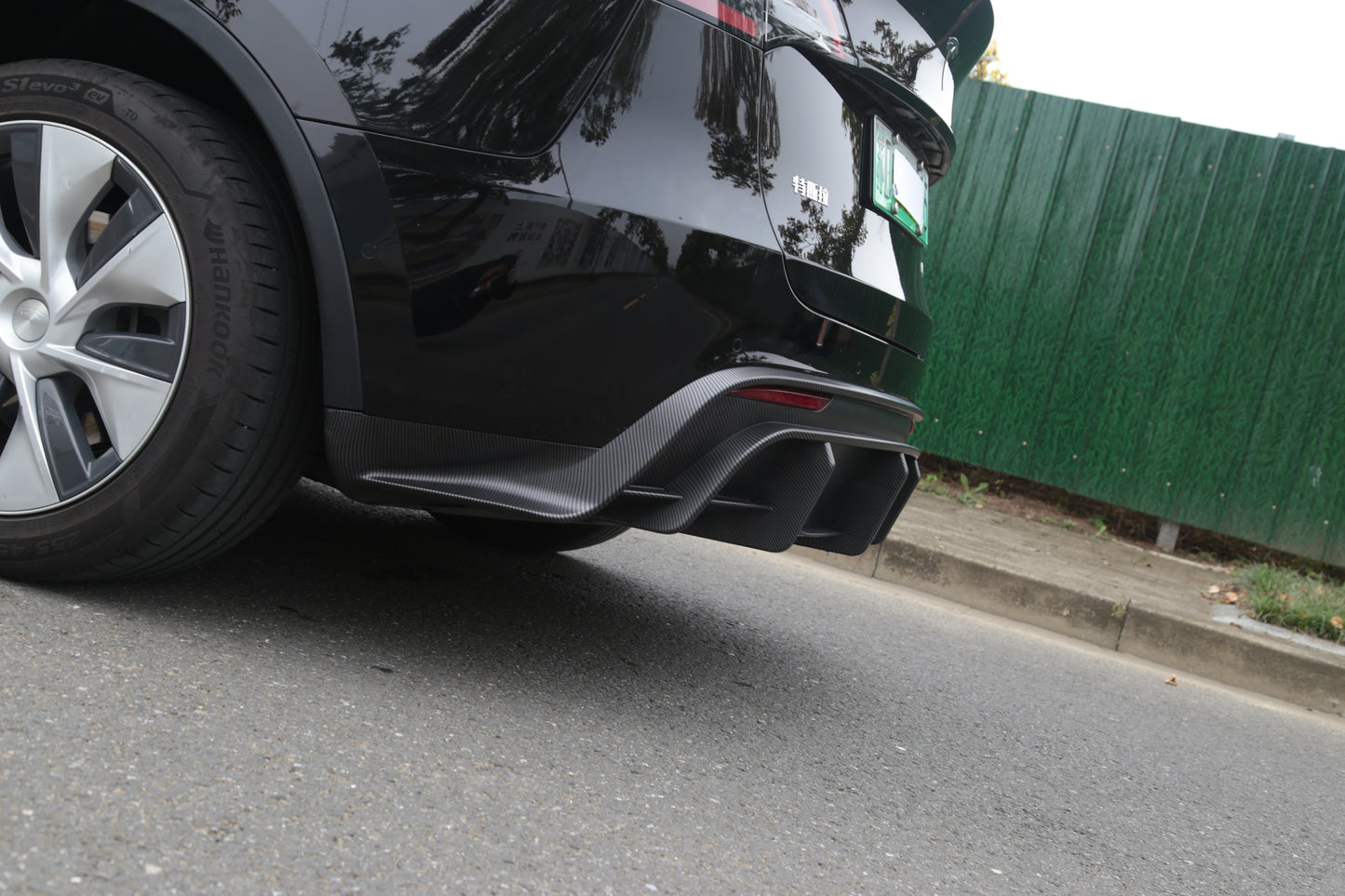 Model Y: Sports Rear Bumper Diffuser