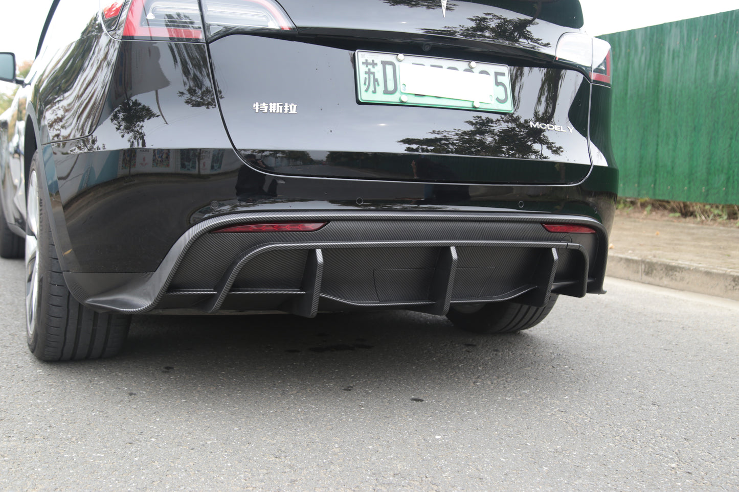 Model Y: Sports Rear Bumper Diffuser