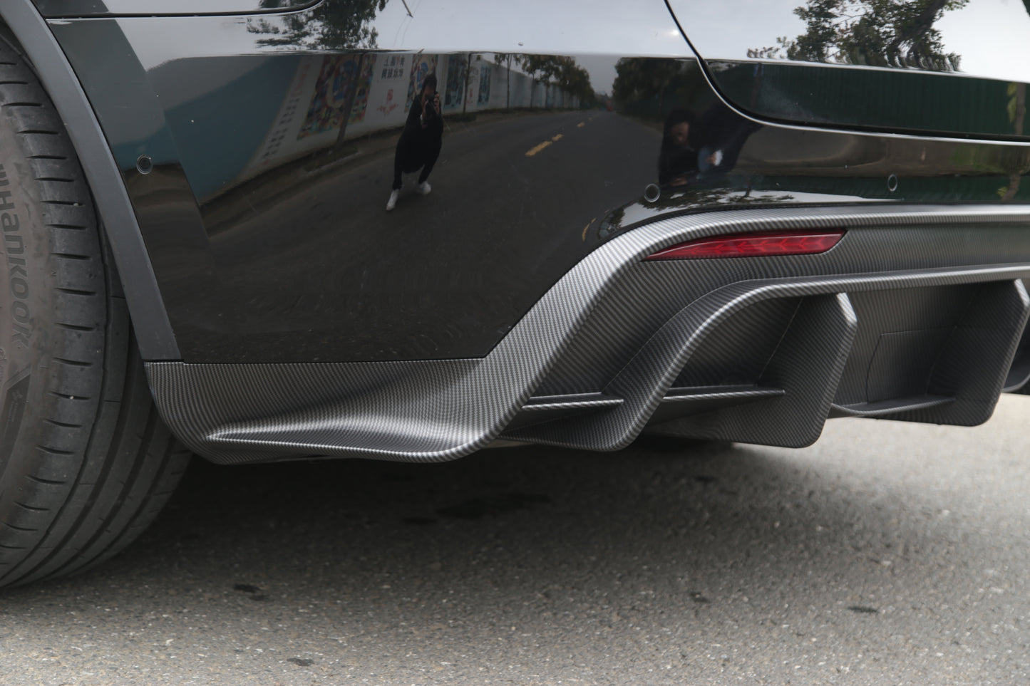 Model Y: Sports Rear Bumper Diffuser