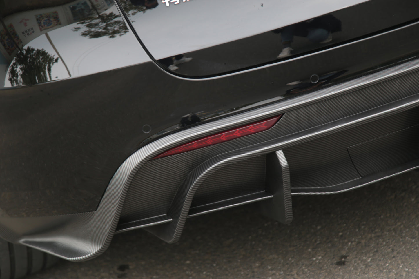 Model Y: Sports Rear Bumper Diffuser