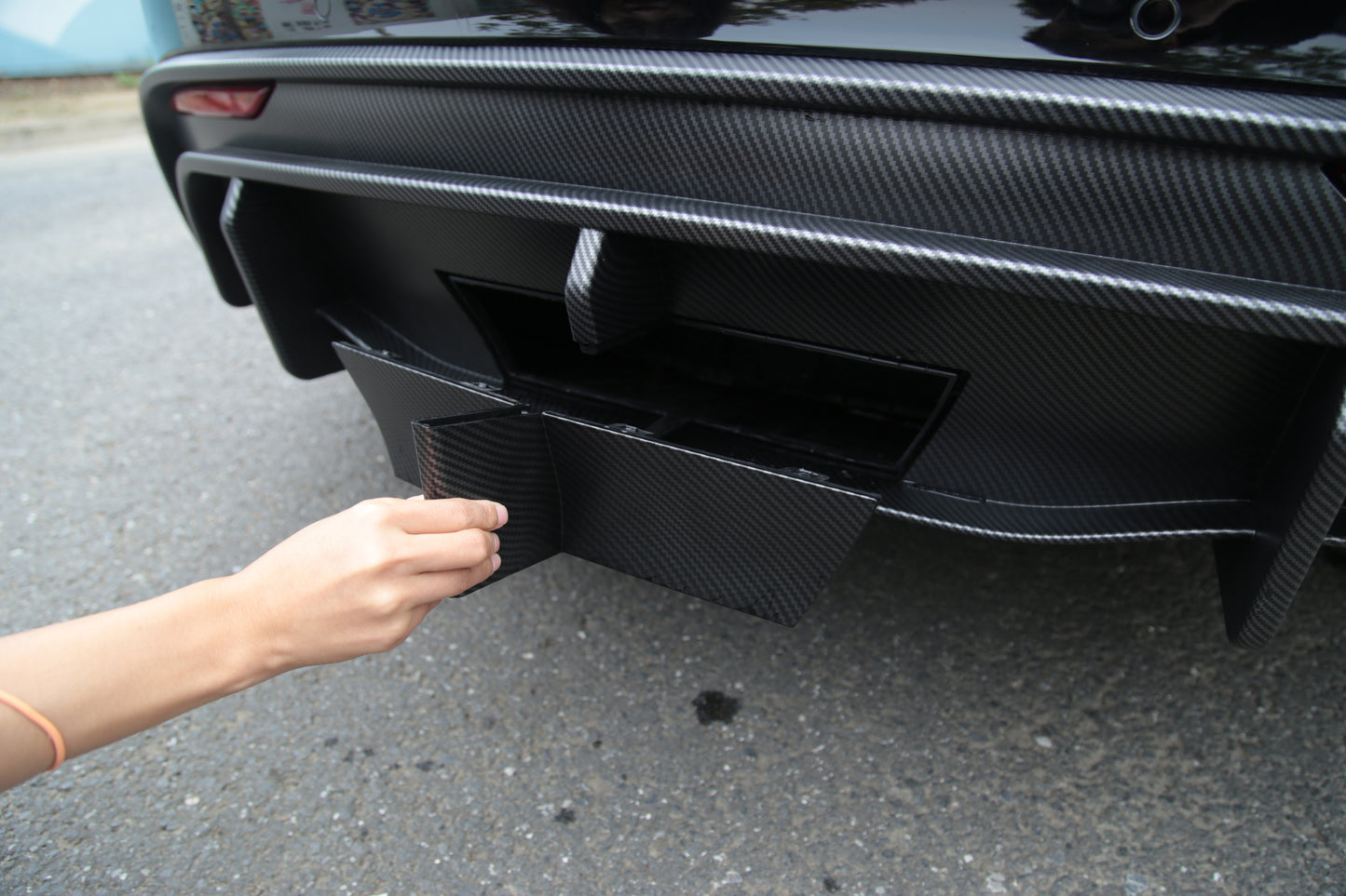 Model Y: Sports Rear Bumper Diffuser